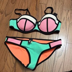 Triangl Colorblock Bikini Set